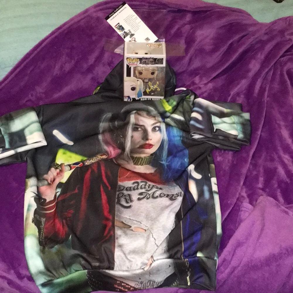 Funko Autographed HARLEY QUINN & Hoodie